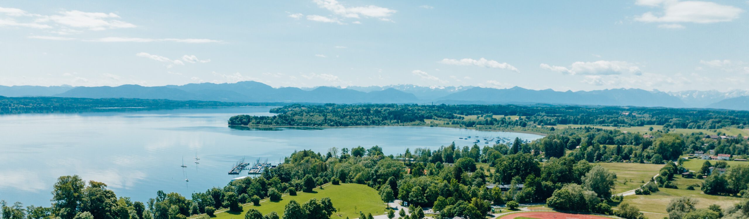 Luftbild 3 mit Bergkette